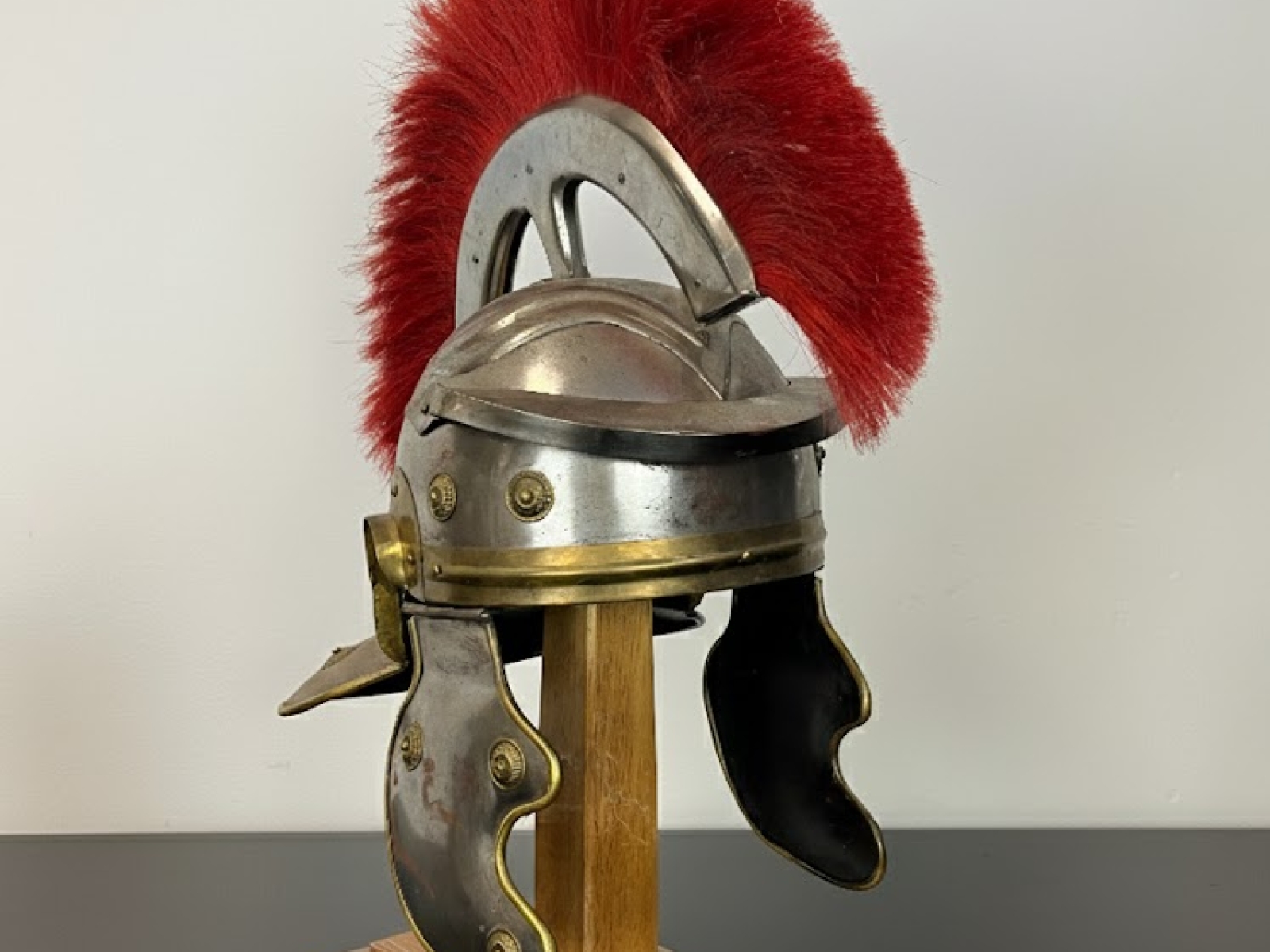 Elmetto da centurione e bronzi antichi 6