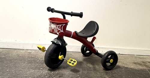 Triciclo per bambini con cestino