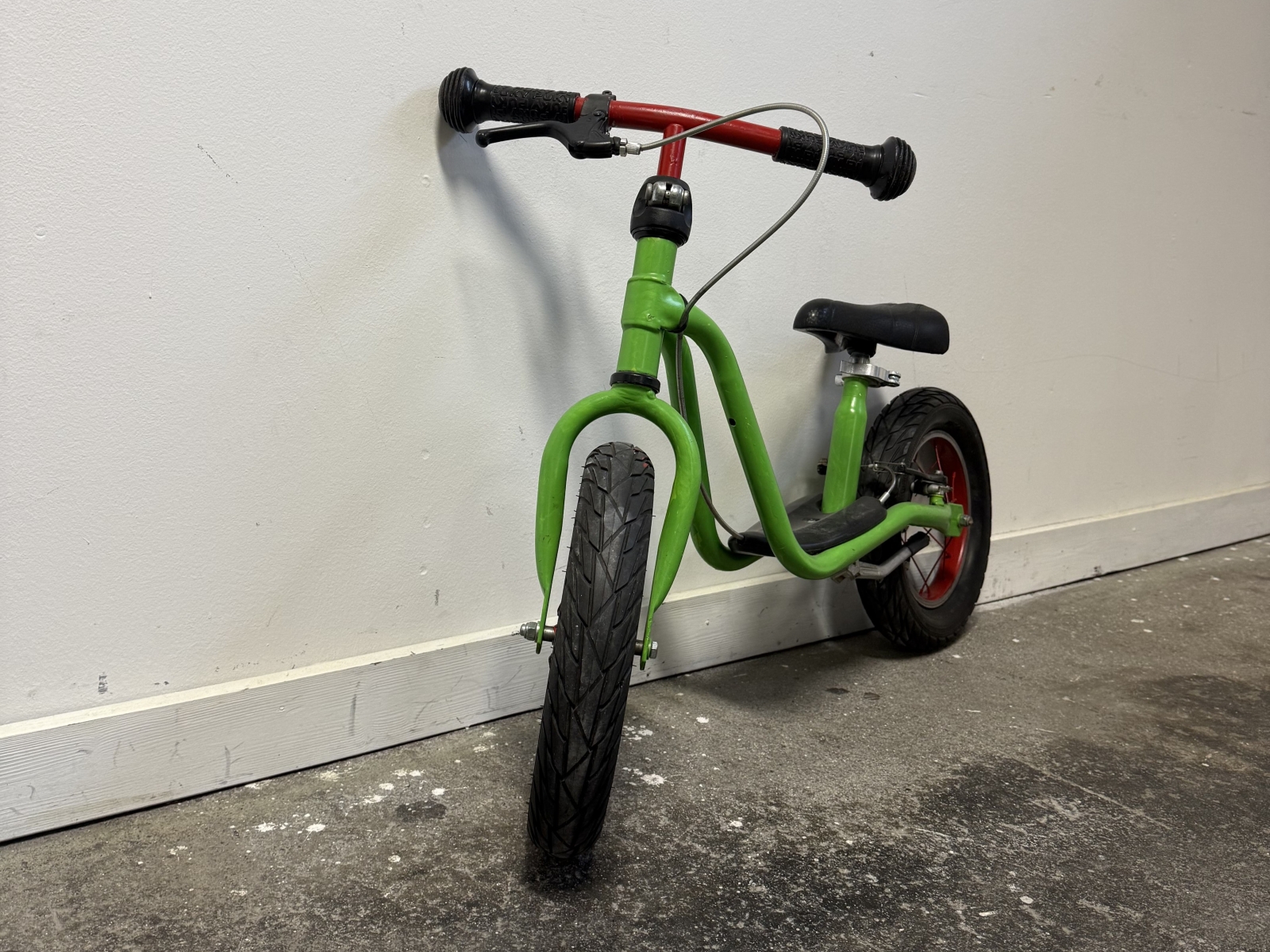 Bicicletta senza pedali verde con freno 4