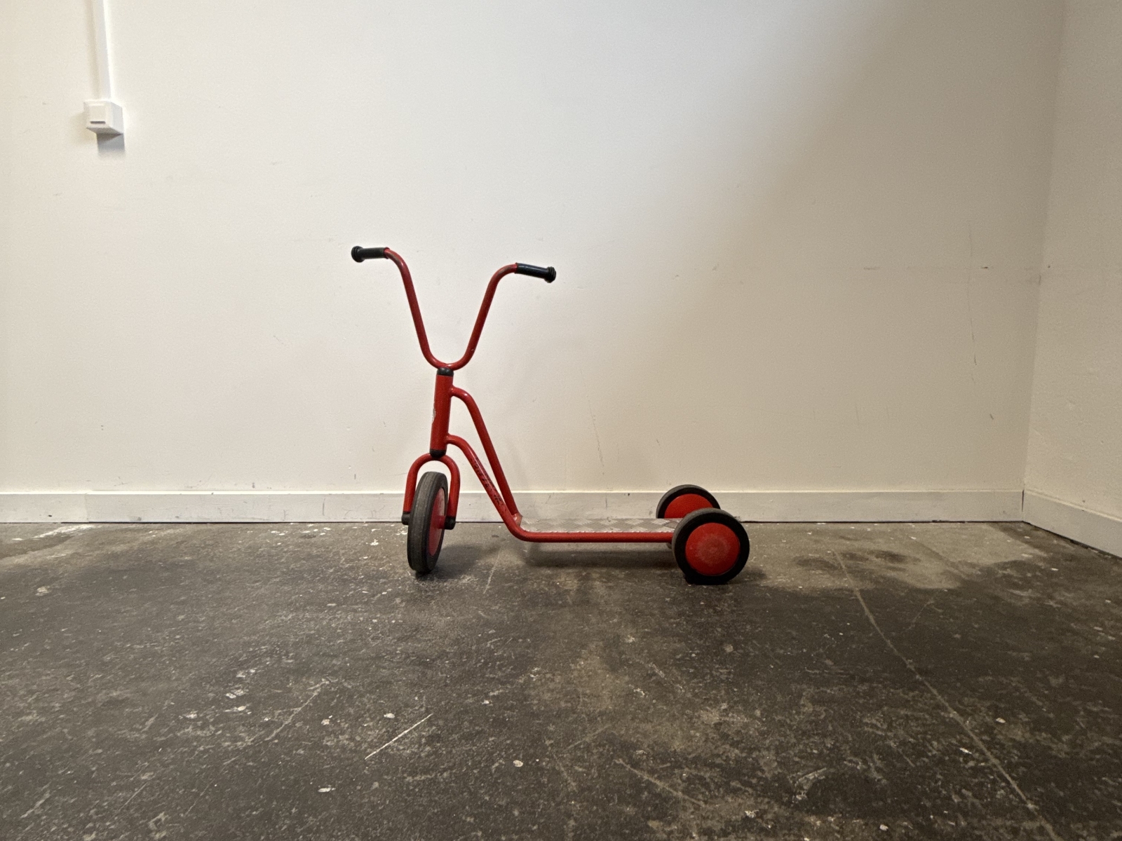 Monopattino vintage a tre ruote in metallo 2