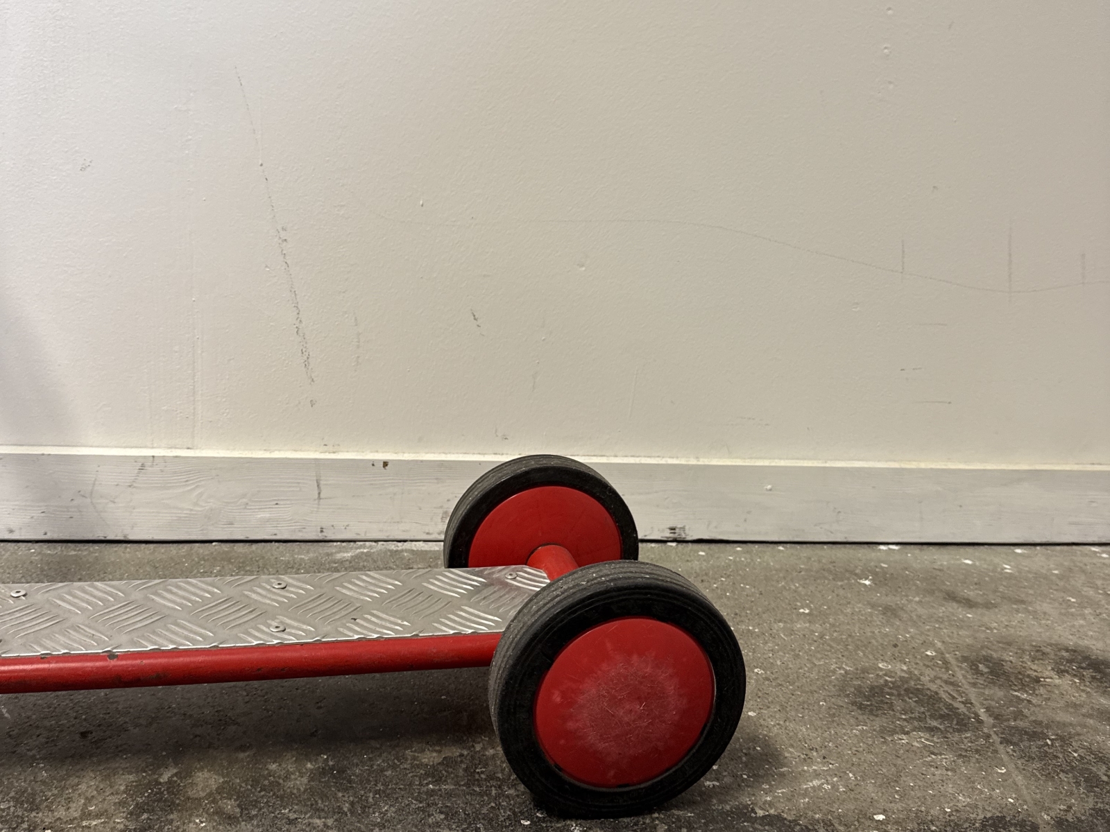 Monopattino vintage a tre ruote in metallo 6