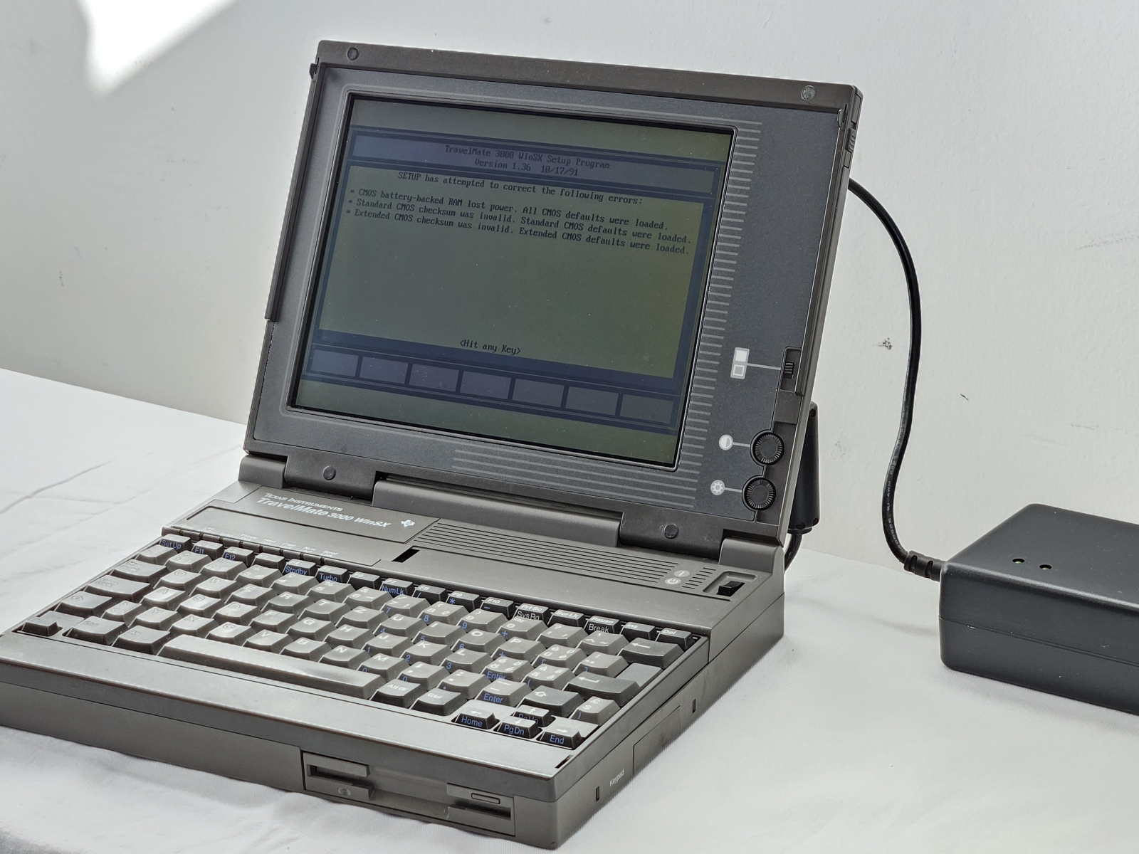 Vintage Laptop Texas Instruments 3000 cpu 386 4