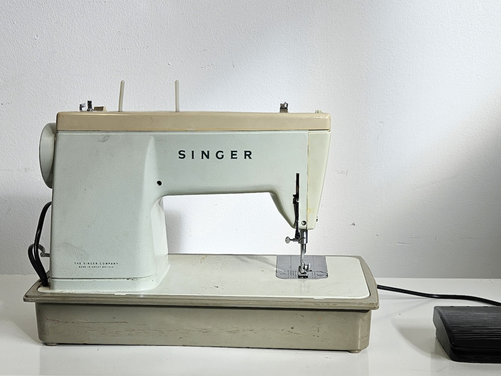 Macchina da cucire vintage Singer modello 507 3