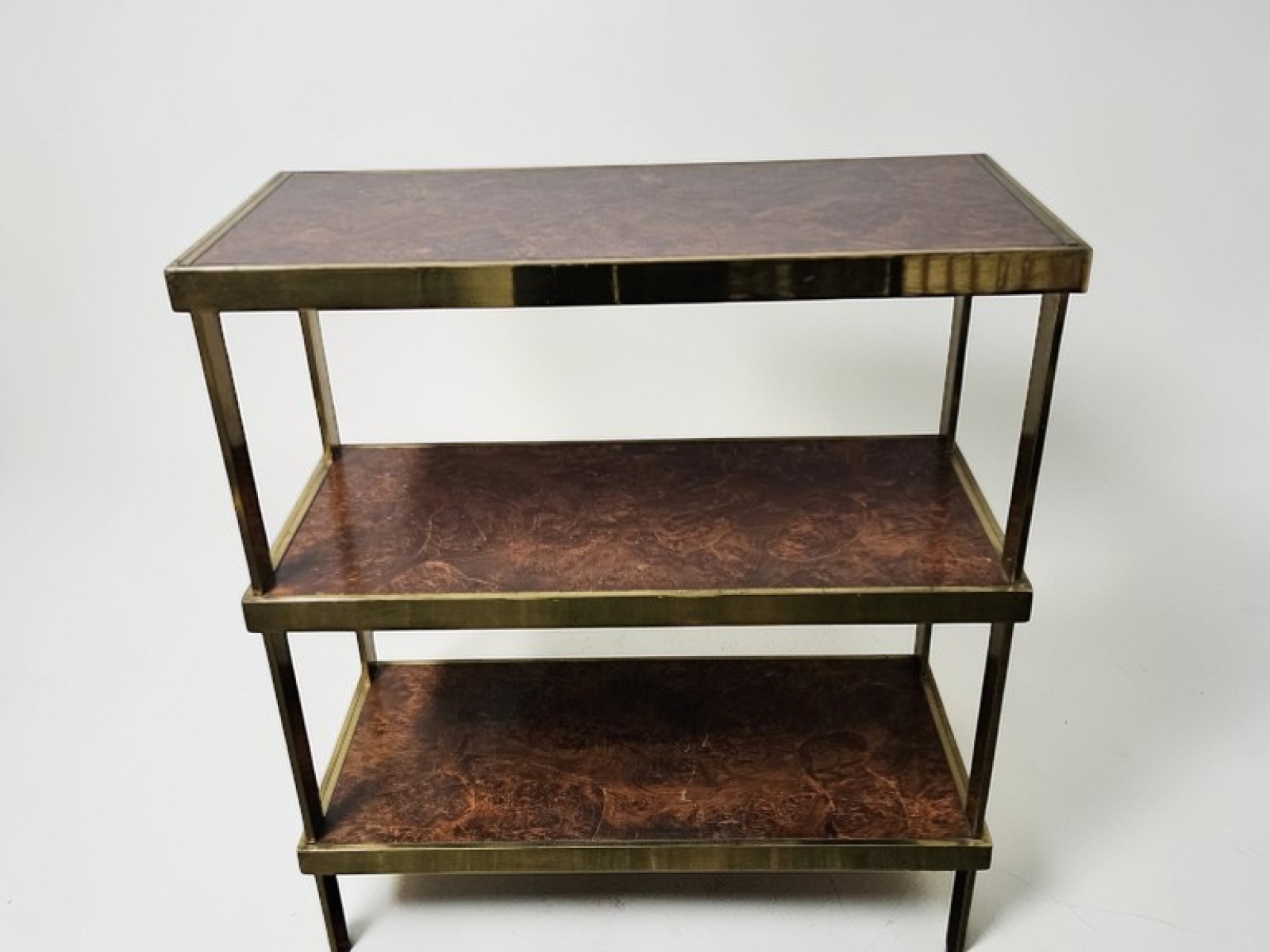 Mobile vintage caratterizzato da uno stile tipico degli anni '70 2