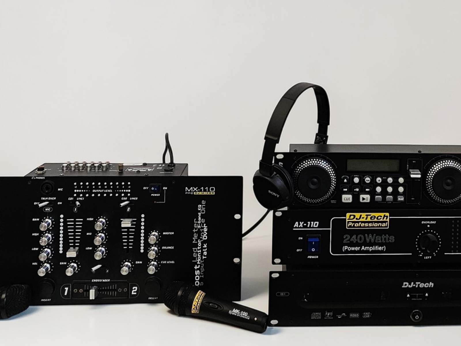 Set completo di apparecchiature audio professionali per DJ 2