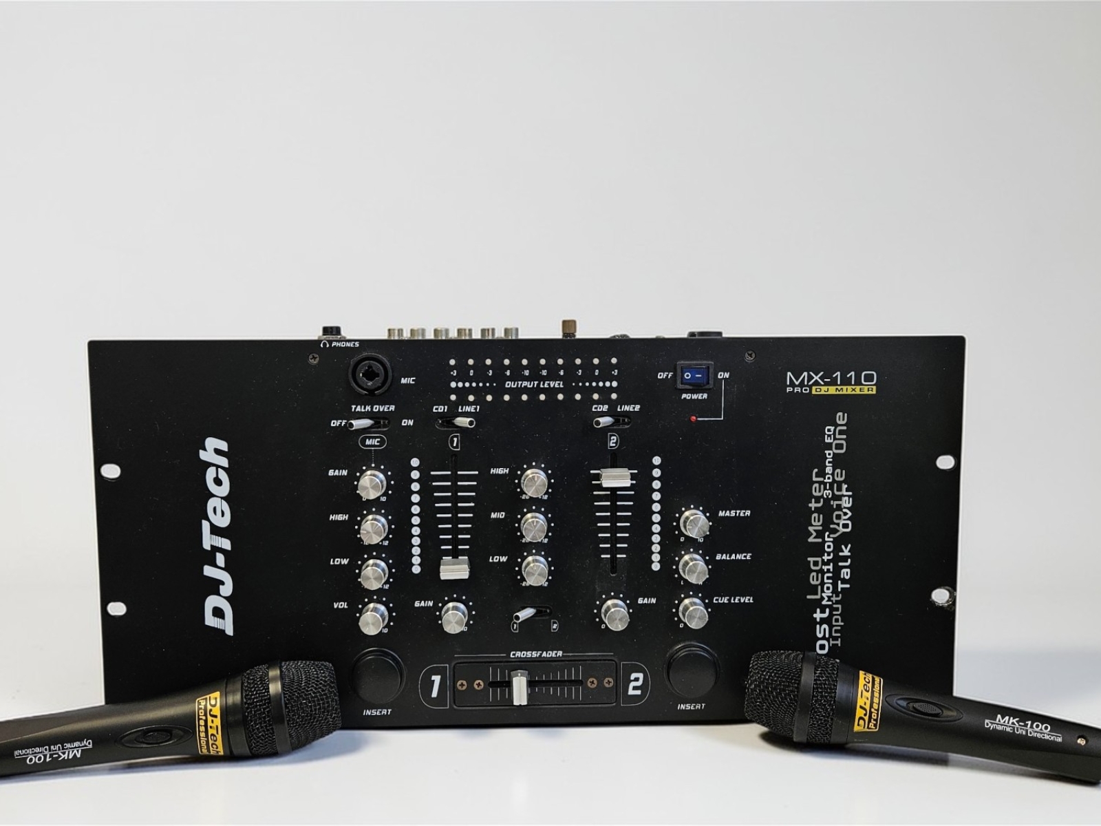 Set completo di apparecchiature audio professionali per DJ 4