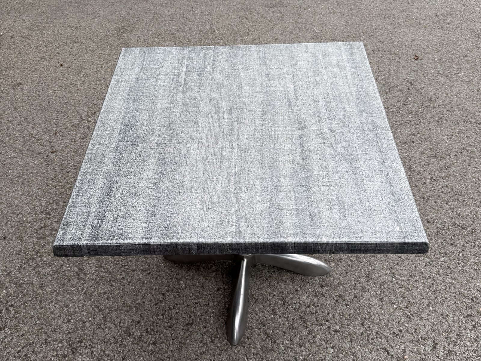 Tavolo quadrato design moderno grigio 4