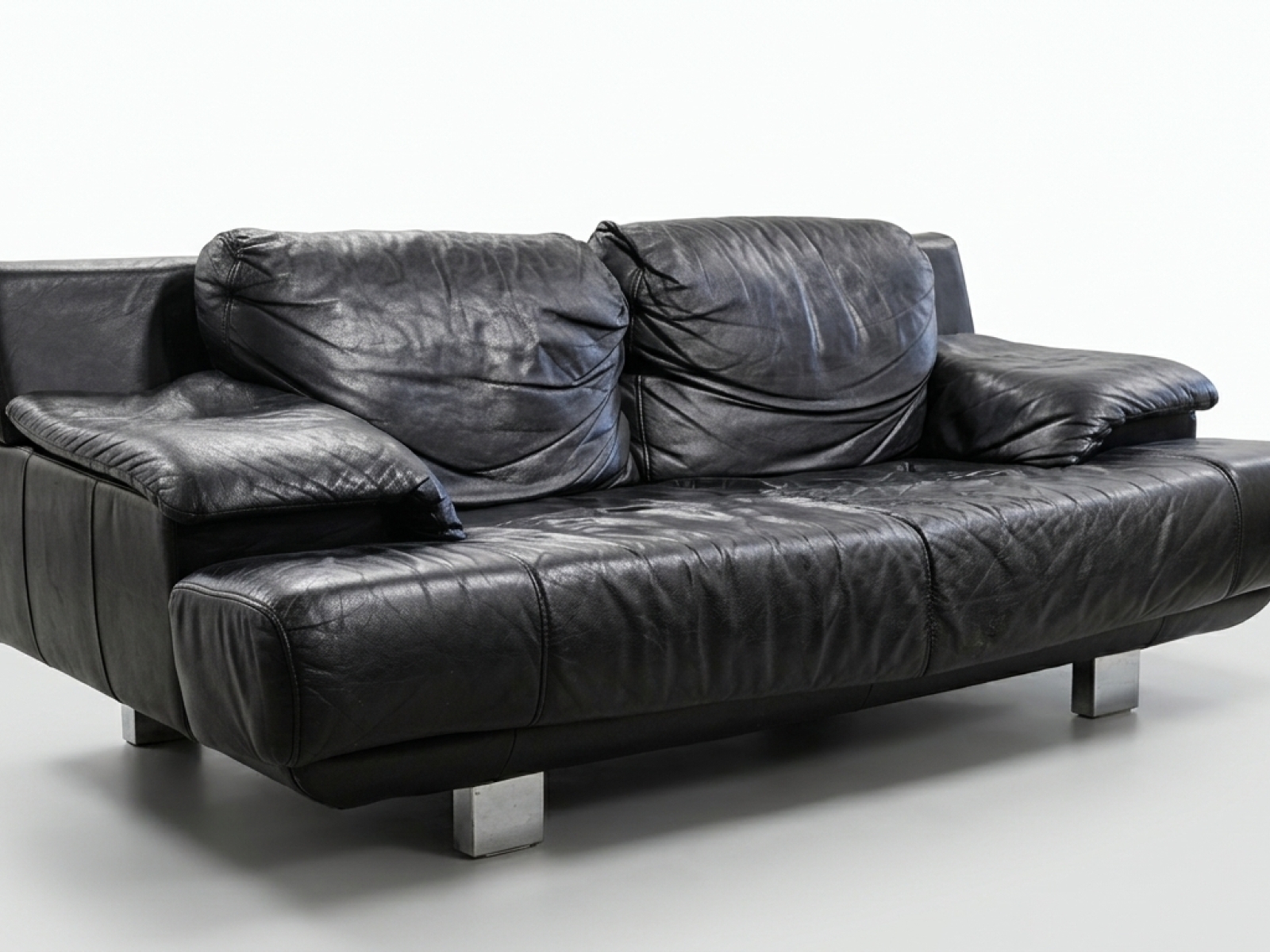 Divano di Design in Vera Pelle - Stile Moderno e Comfort 2