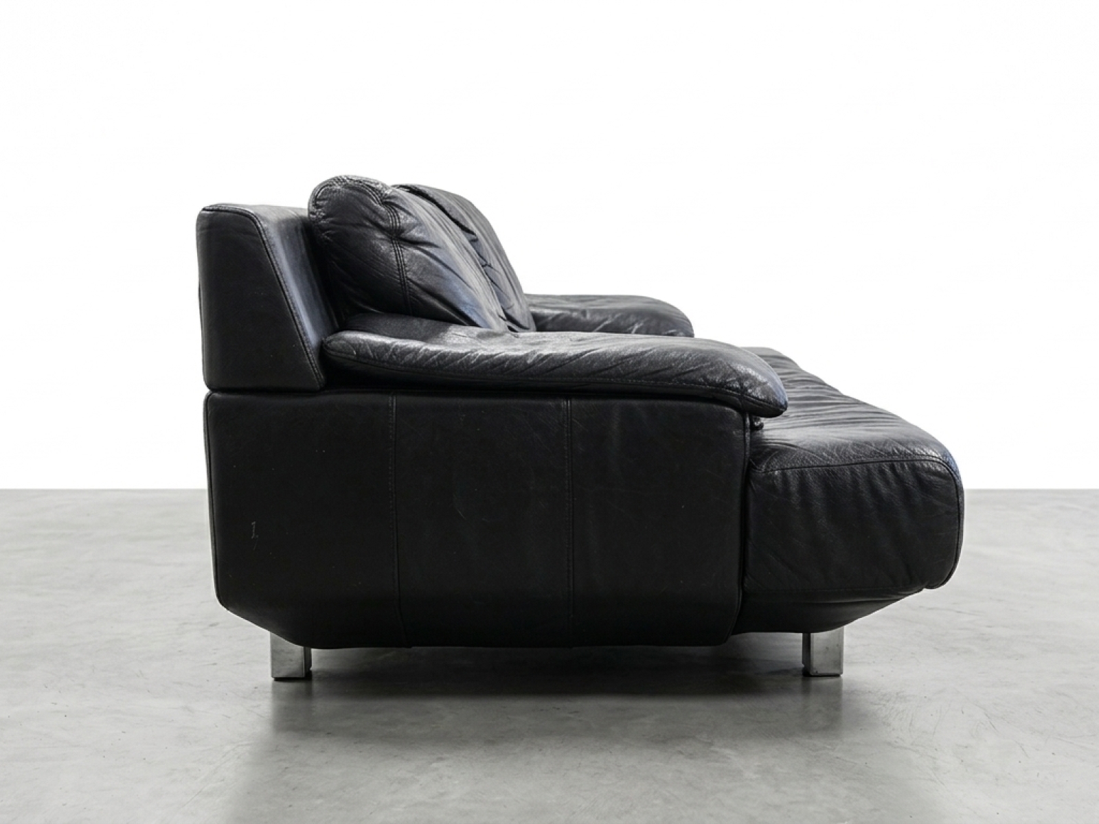 Divano di Design in Vera Pelle - Stile Moderno e Comfort 3