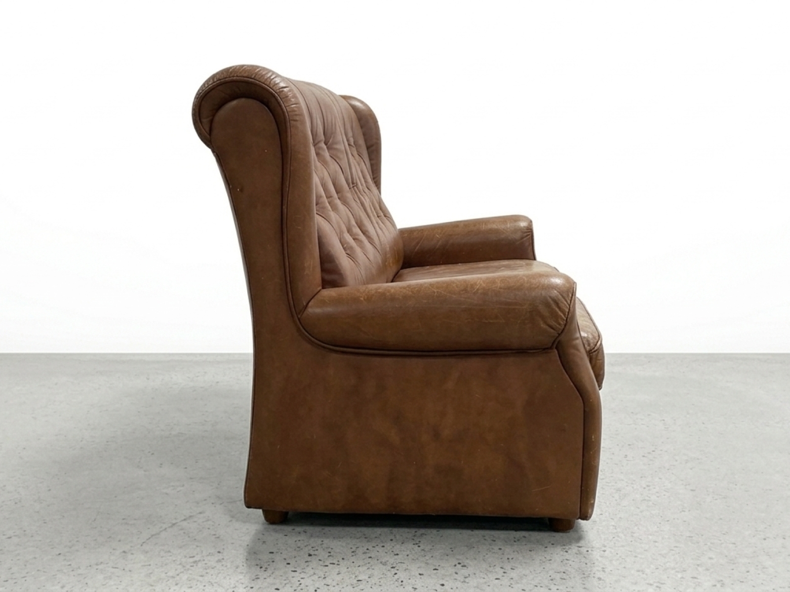 Divano Vintage Chesterfield in Vera Pelle – Stile Classico Inglese 3