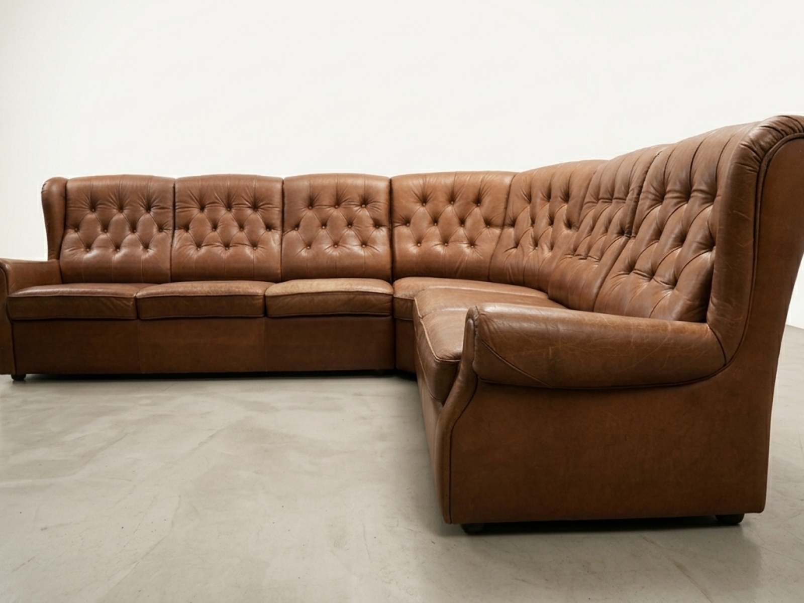 Divano Angolare Chesterfield in Vera Pelle - Lusso Classico 2