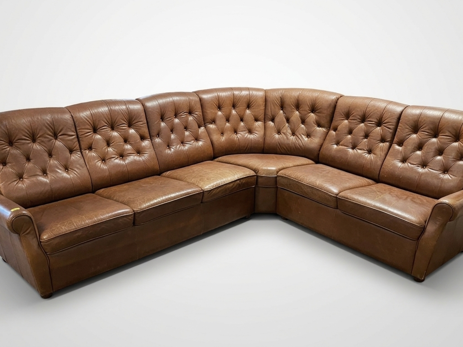 Divano Angolare Chesterfield in Vera Pelle - Lusso Classico 3