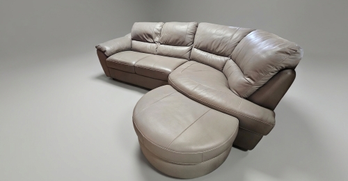 Divano Angolare Moderno con Pouf Integrato &ndash; Comfort Totale