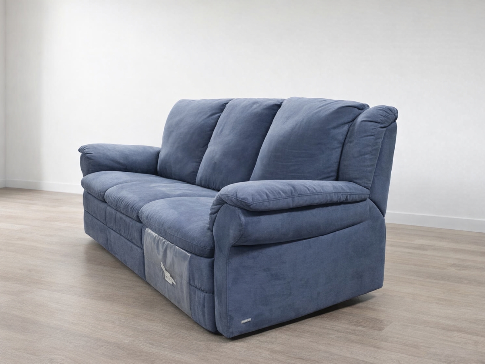 Divano Natuzzi 3 posti con poggia piedi elettrico 3