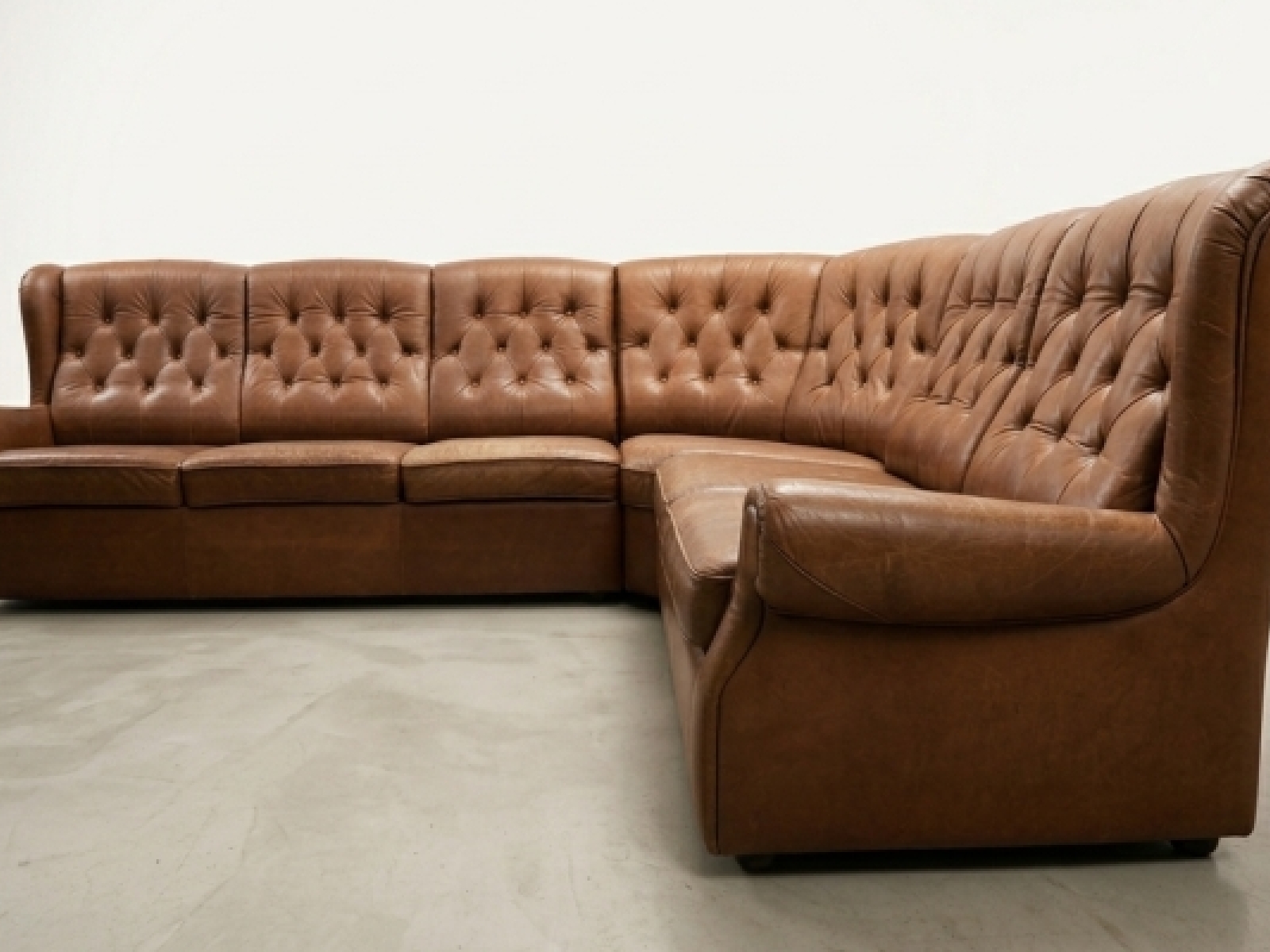 Divano Angolare Chesterfield in Vera Pelle - Lusso Classico 2