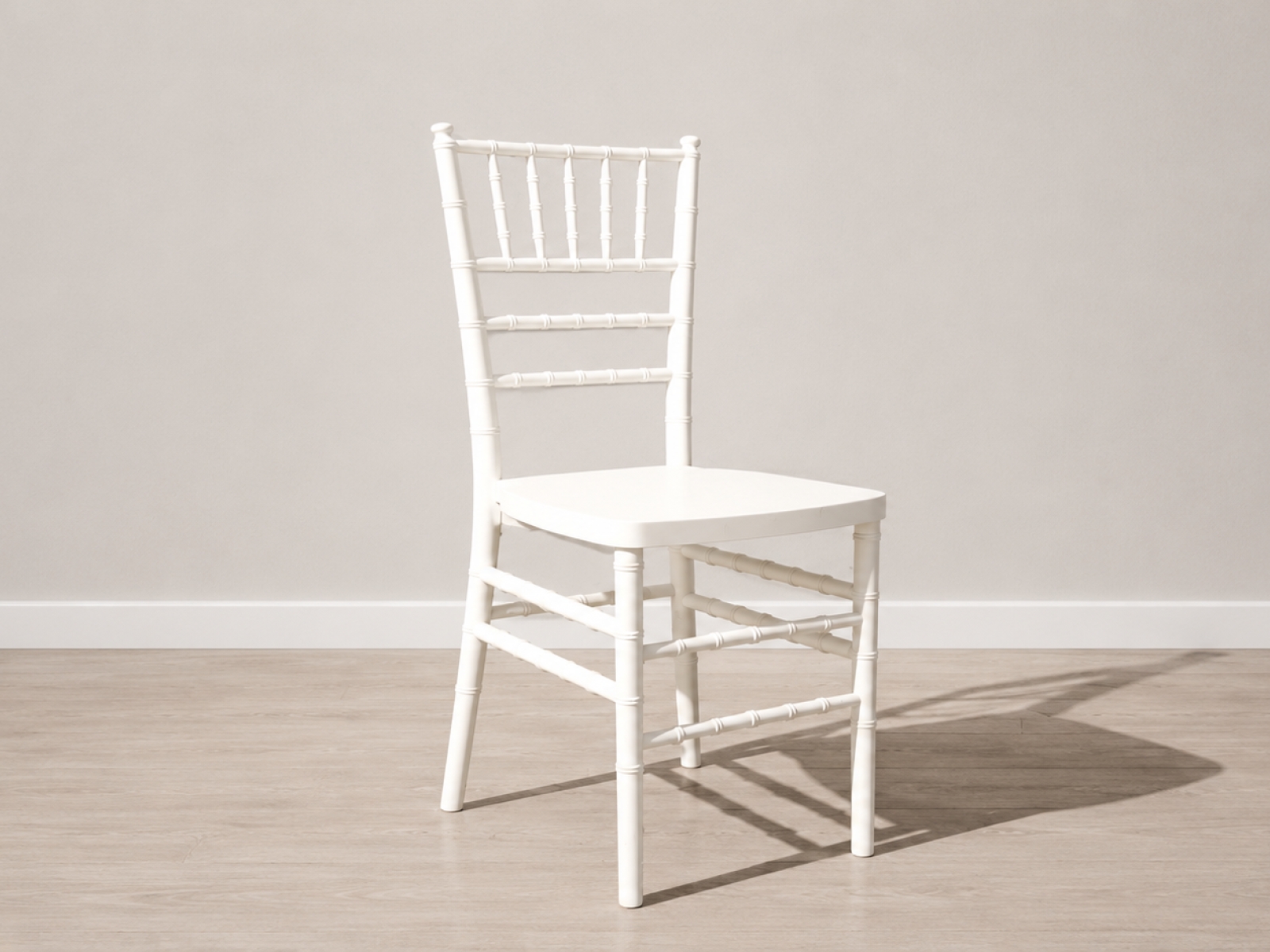 Sedia Chiavari Bianca ( disponibile set da 31 pezzi) 2
