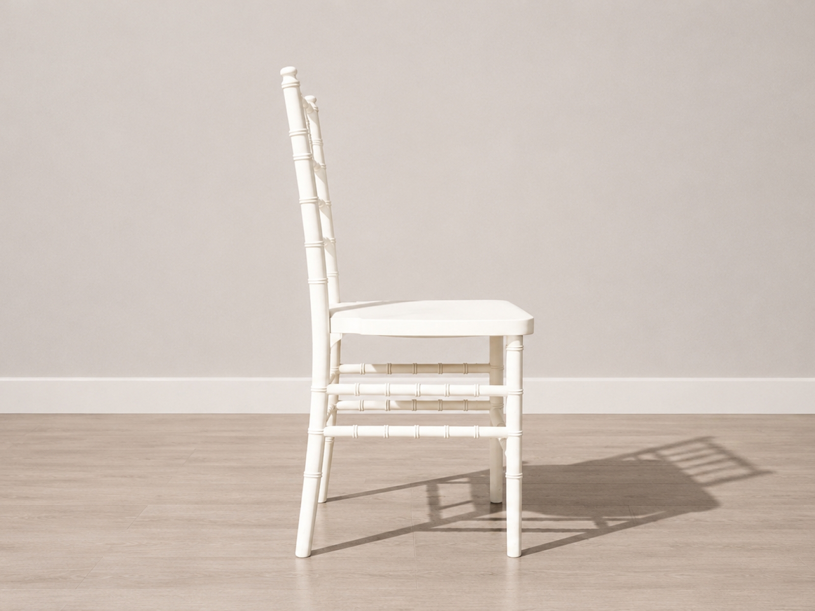 Sedia Chiavari Bianca ( disponibile set da 31 pezzi) 4
