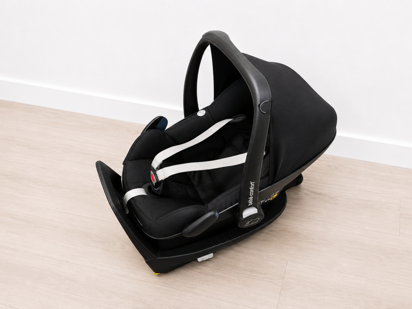 Seggiolino auto neonato Bébé Confort con base Isofix 2