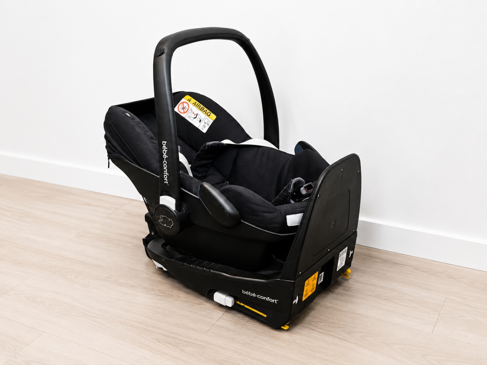 Seggiolino auto neonato Bébé Confort con base Isofix 4