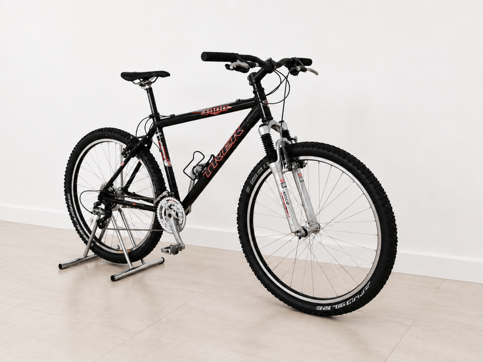 Trek 4900 Mountain Bike 26