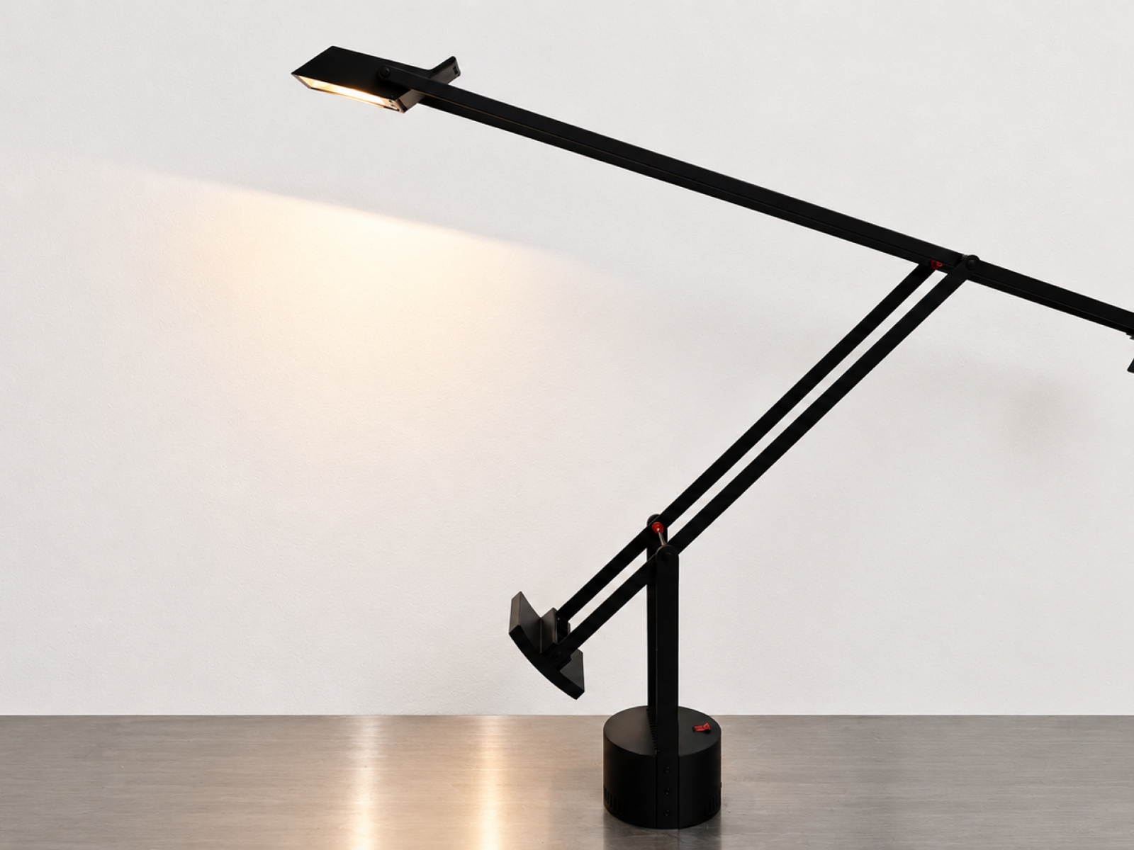 Lampada Artemide da tavolo / parete design regolabile 5