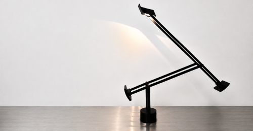 Lampada Artemide da tavolo / parete design regolabile