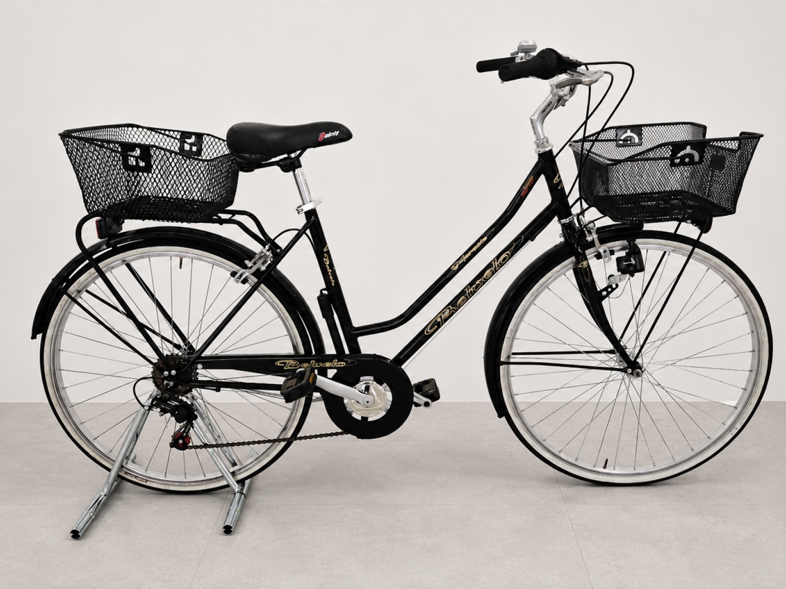 Bicicletta city bike nera con cestini (nr. 16) 2
