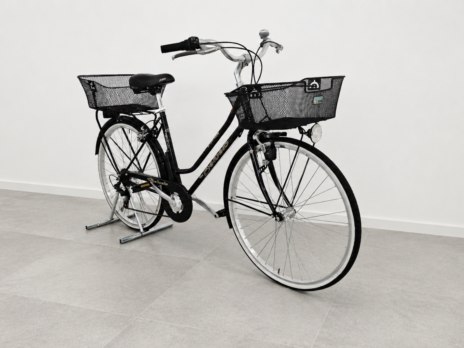 Bicicletta city bike nera con cestini (nr. 16) 3