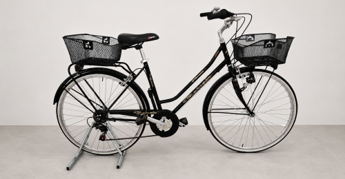 Bicicletta city bike nera con cestini (nr. 16)
