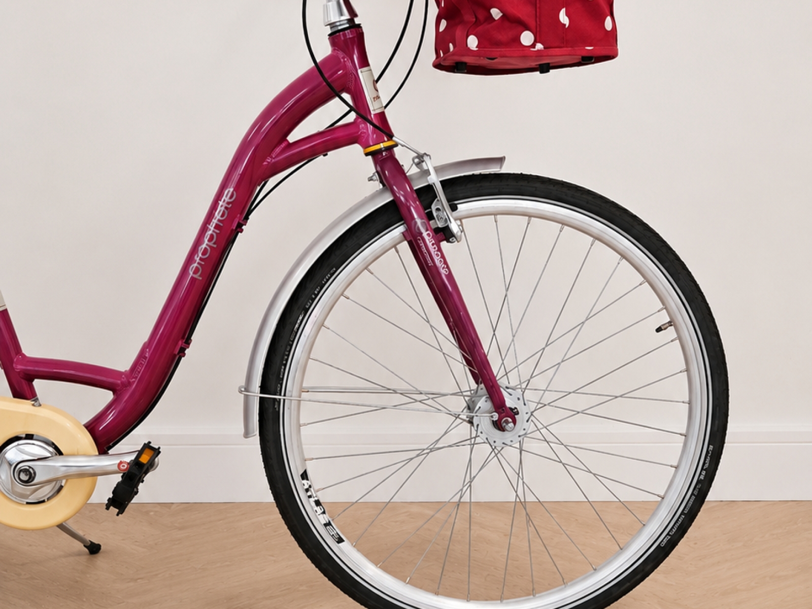 Bicicletta da città magenta con cestino a pois (nr. 12) 5
