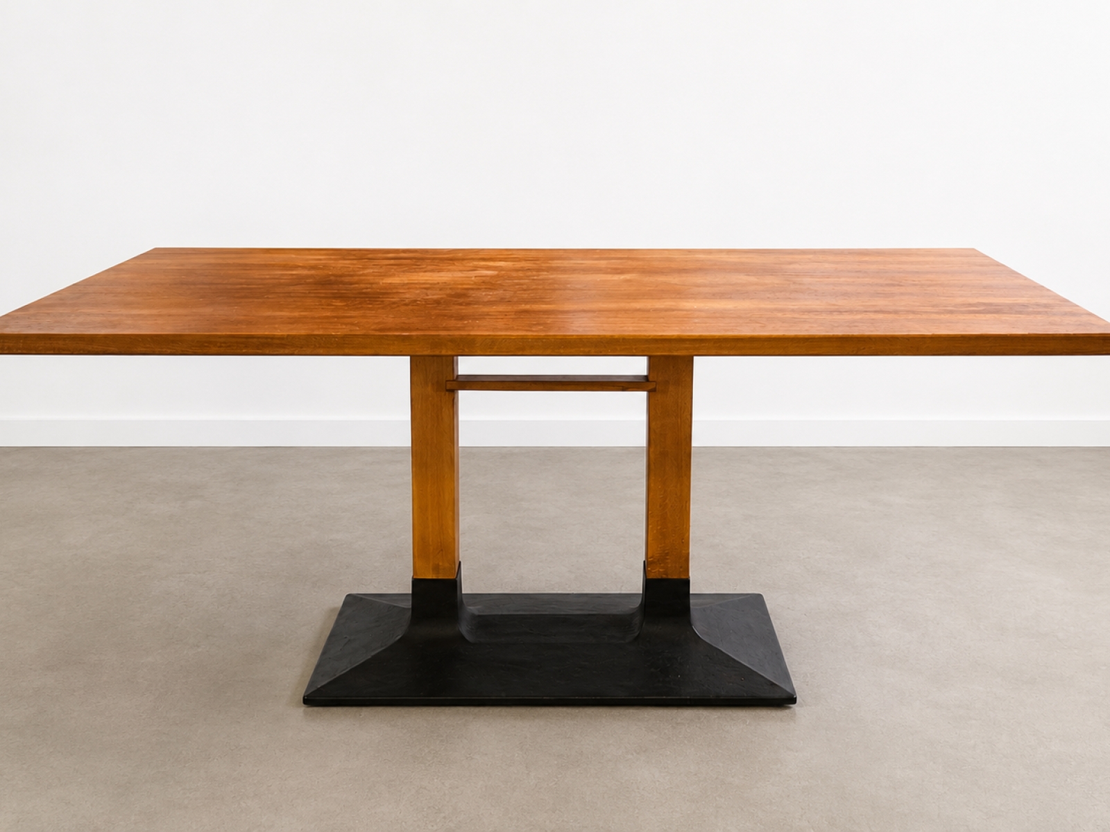 Tavolo in legno teak massiccio con base nera 2