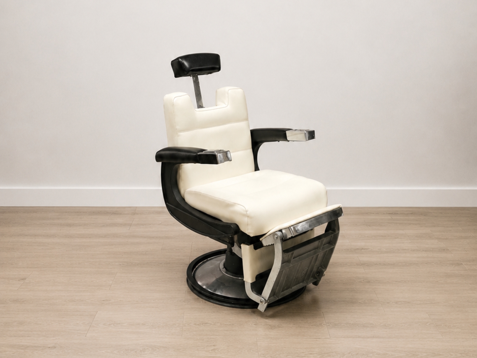 Poltrona da Barbiere Vintage Professionale 4