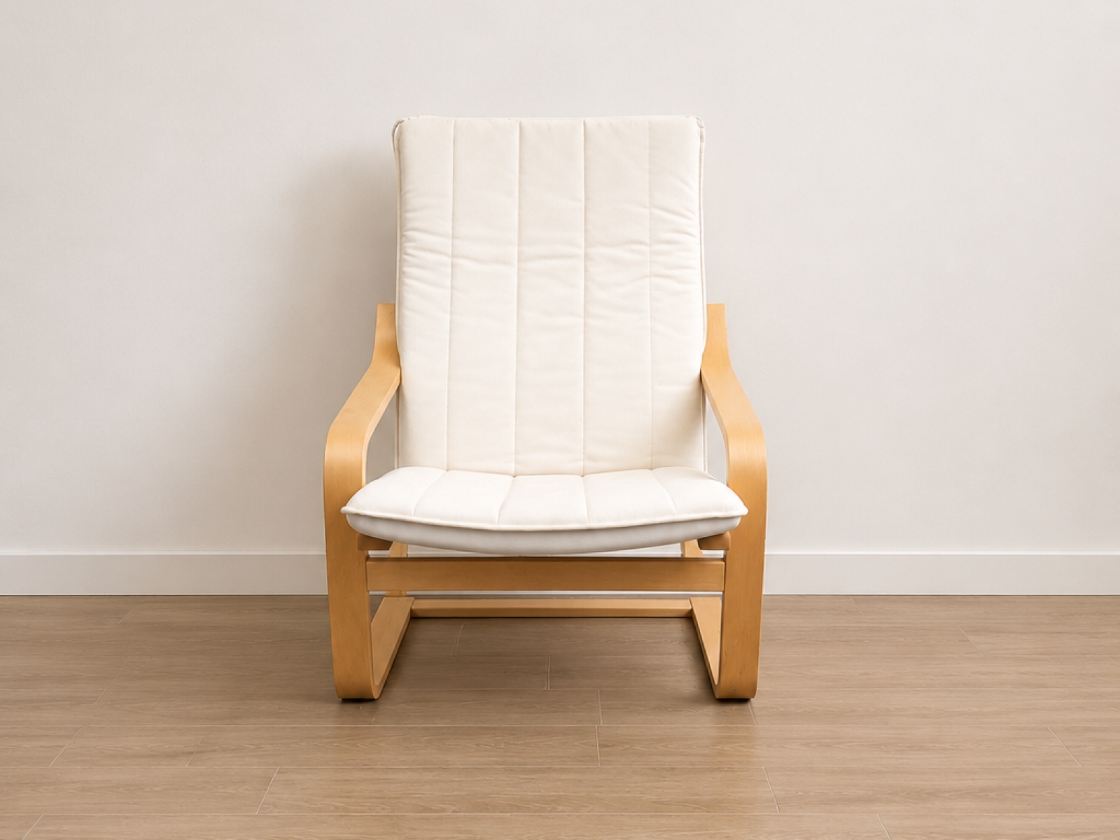 Poltrona IKEA POÄNG con cuscino bianco 2
