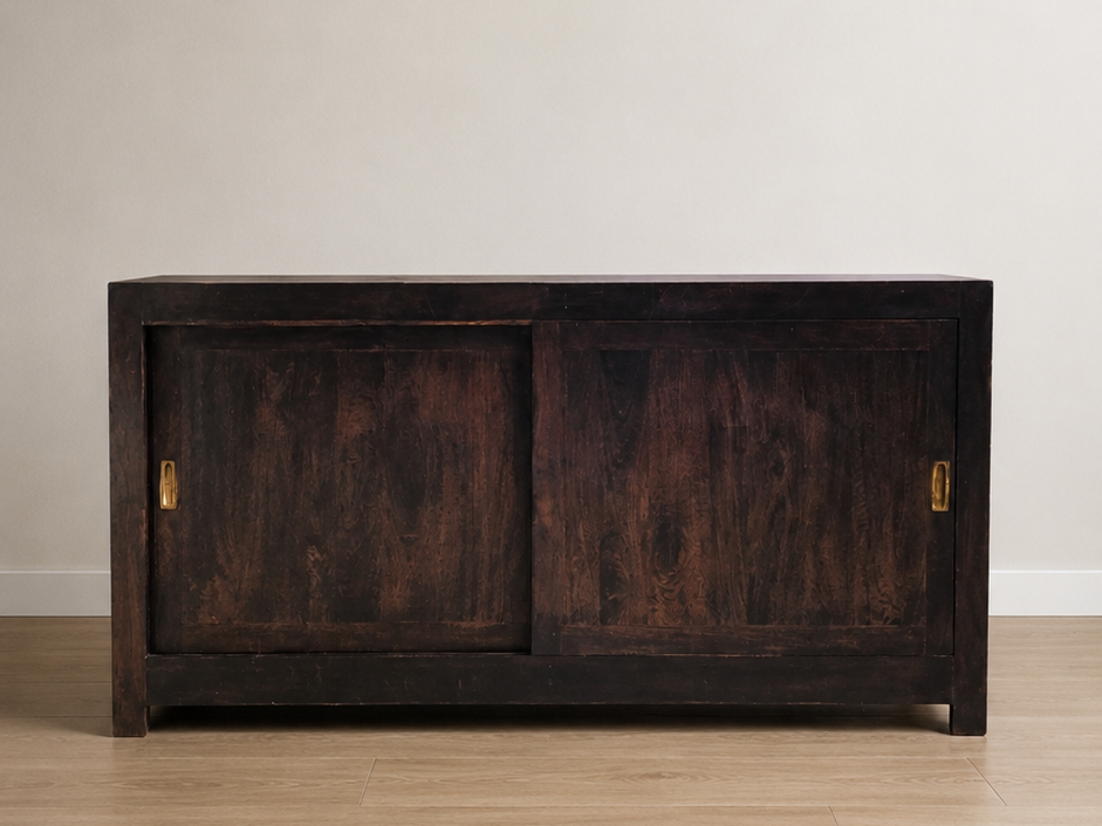 Mobile credenza in legno massello con ante scorrevoli 2