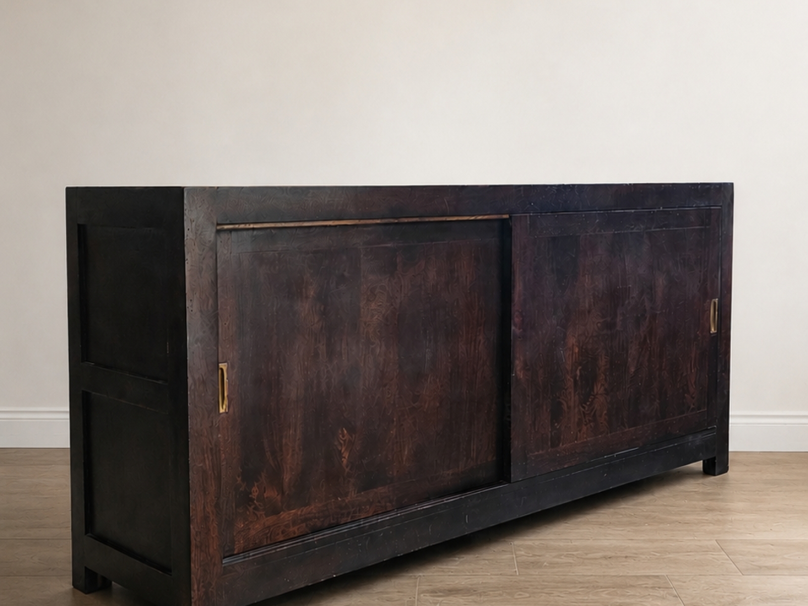 Mobile credenza in legno massello con ante scorrevoli 3