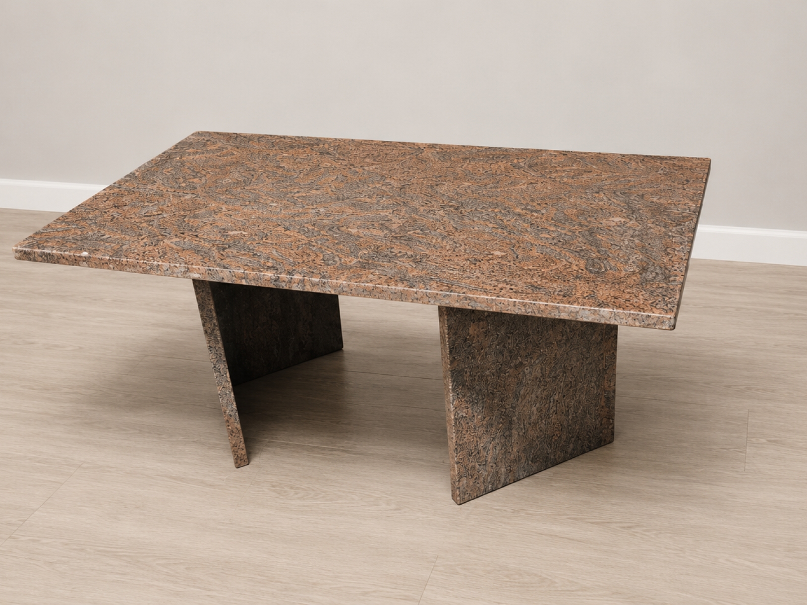 Tavolino in granito lucidato – Elegante e senza tempo 4