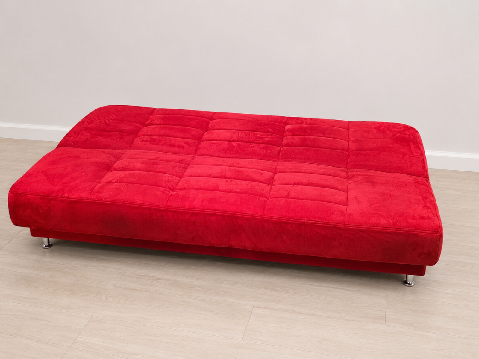 Divano letto 3 posti in tessuto rosso – Moderno e pratico 4