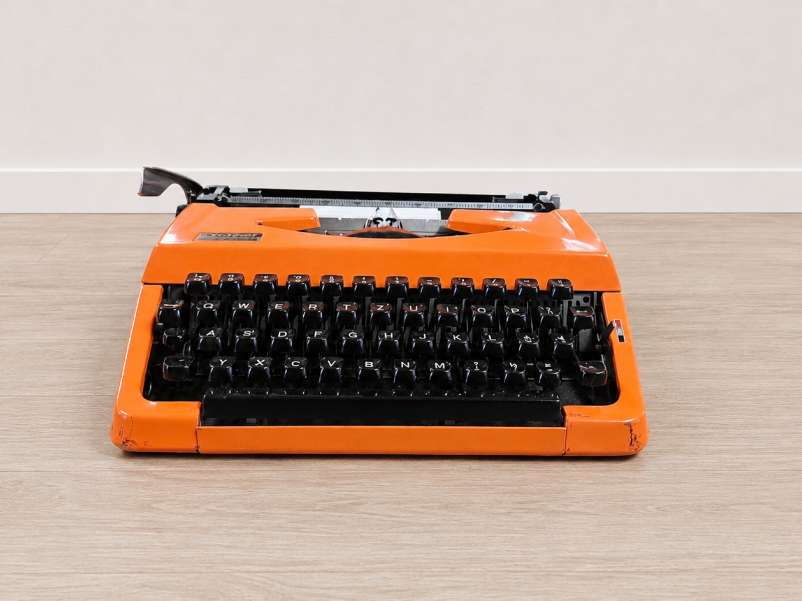 Macchina da scrivere Brother 210 vintage arancione  2