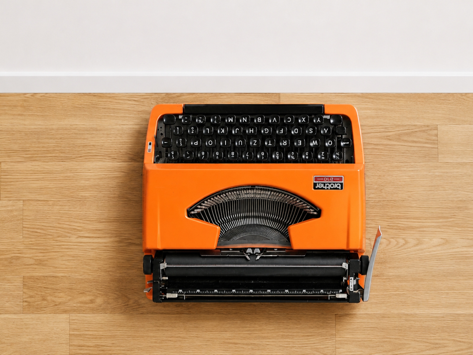 Macchina da scrivere Brother 210 vintage arancione  3