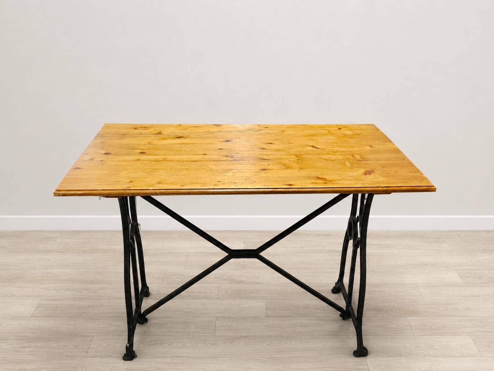 Tavolo vintage legno massello, struttura in ghisa  2
