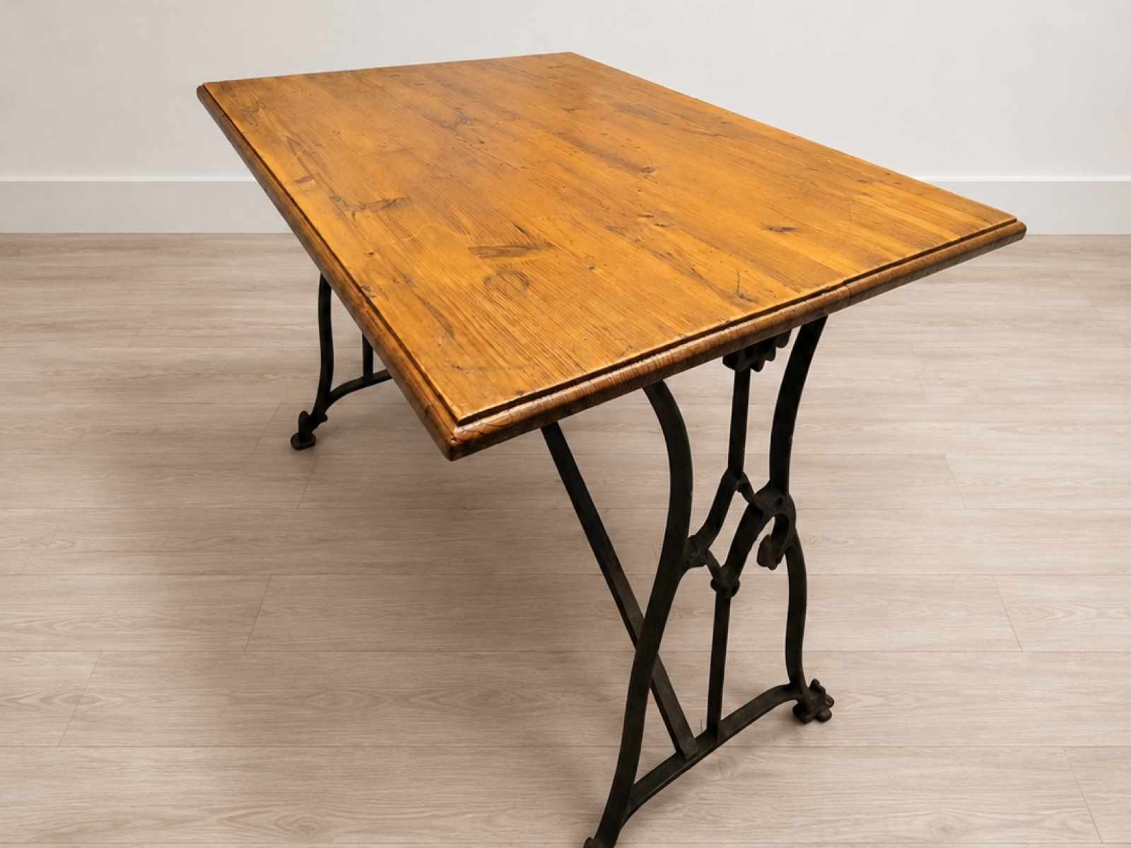 Tavolo vintage legno massello, struttura in ghisa  3