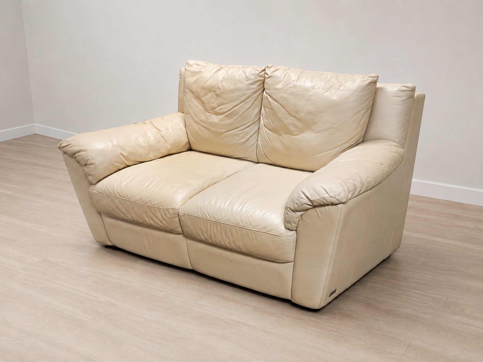 Divano 2 posti in vera pelle color crema 3