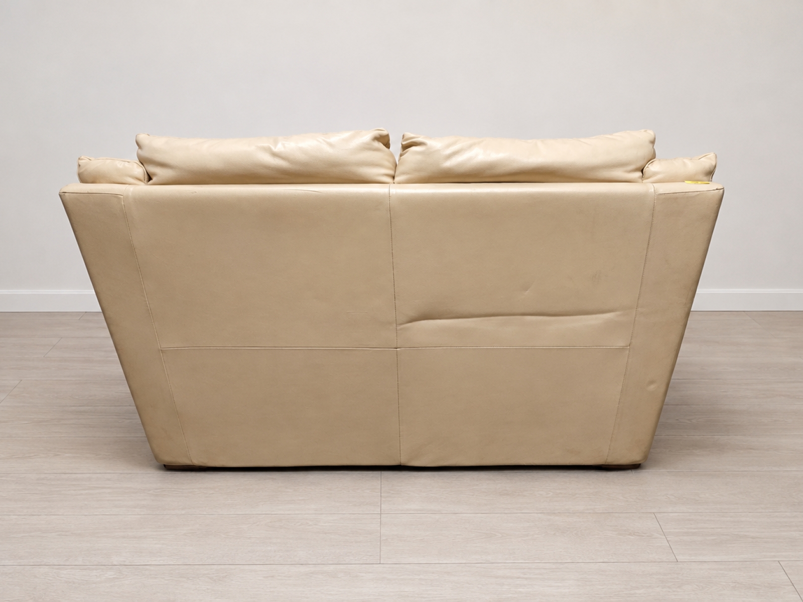 Divano 2 posti in vera pelle color crema 4