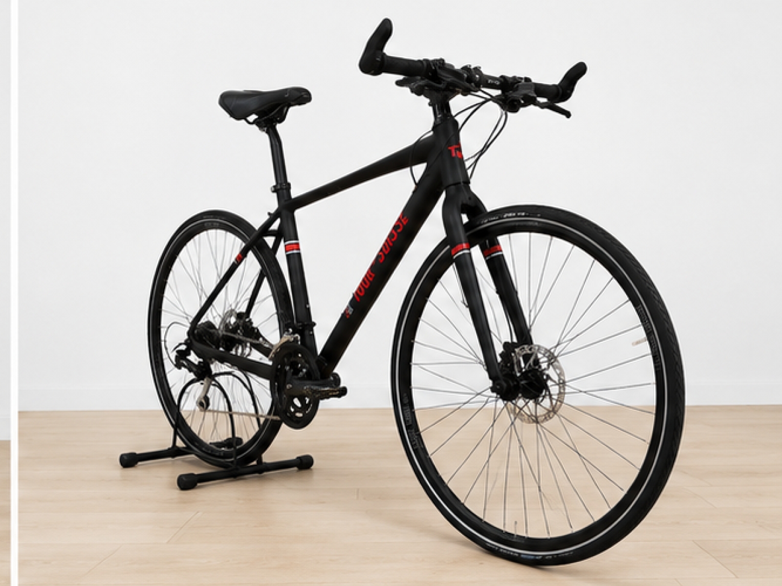 Bicicletta trekking Tour de Suisse – nera con dettagli rossi (Nr. 16) 3