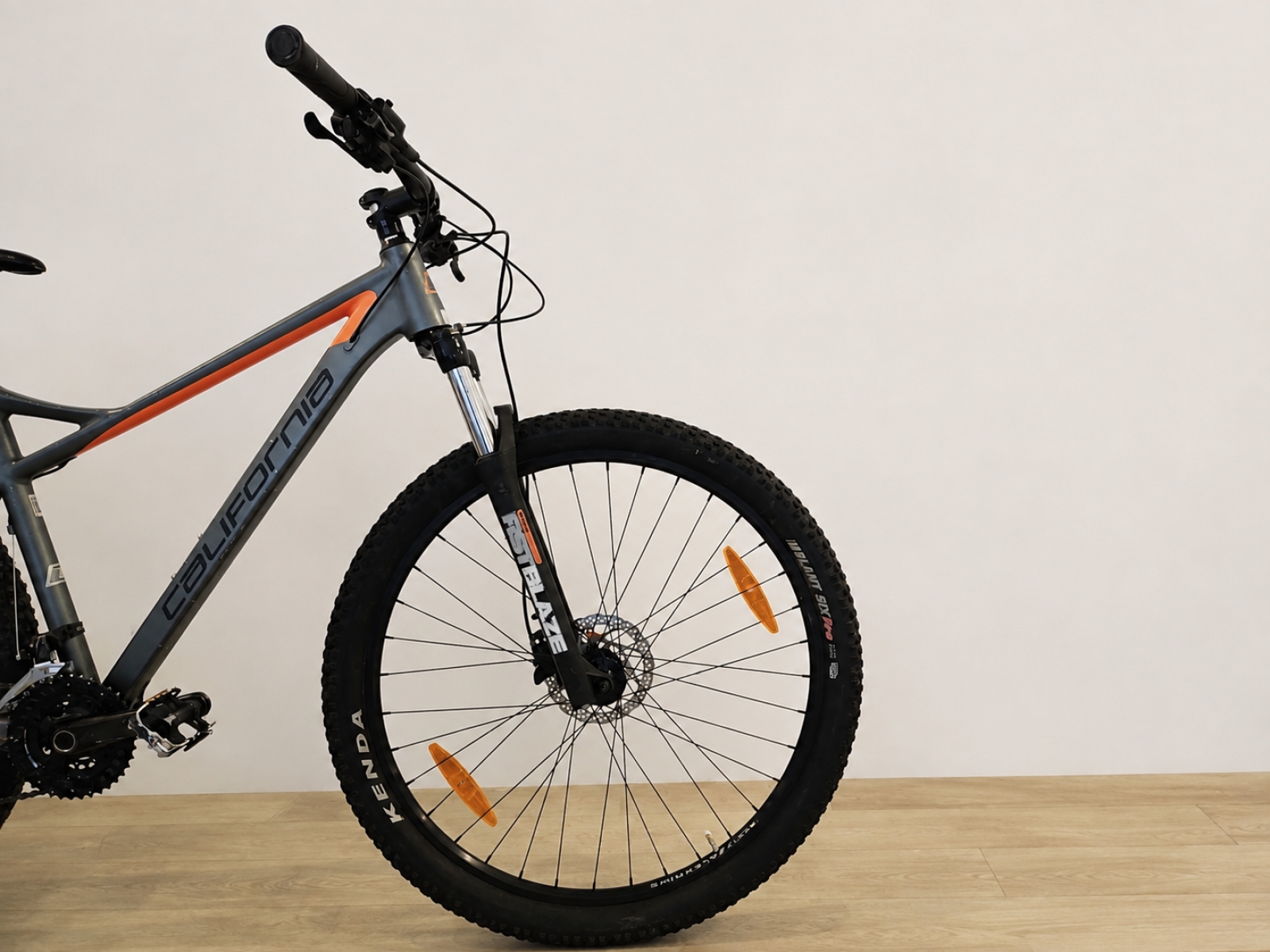 Mountain bike Califormia grigia con dettagli arancioni (Nr. 35) 4