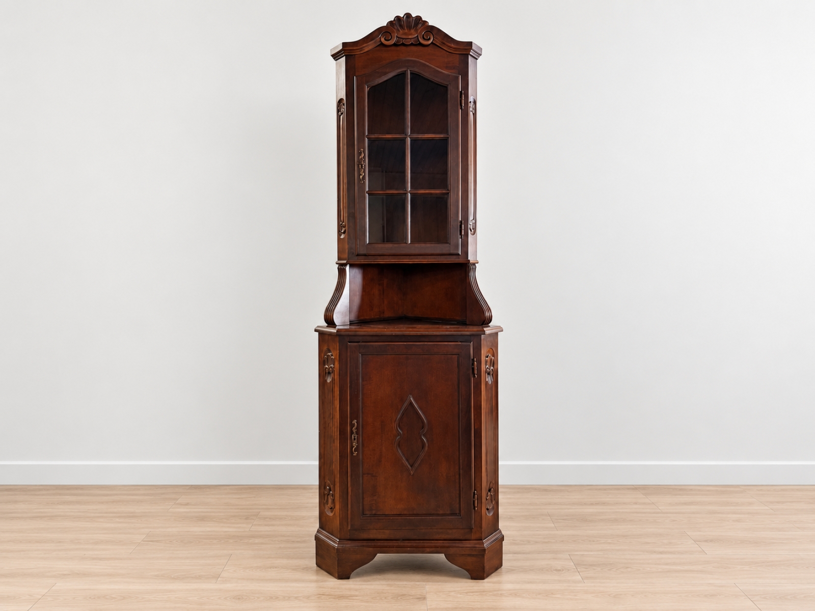 Credenza angoliera in legno con vetrina - stile classico 2