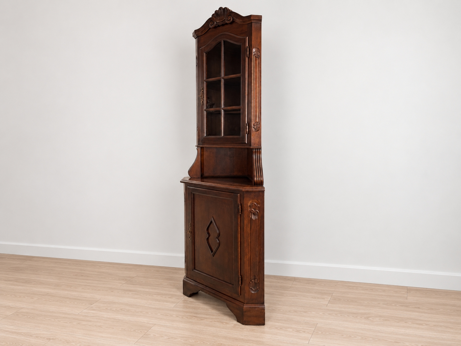 Credenza angoliera in legno con vetrina - stile classico 3