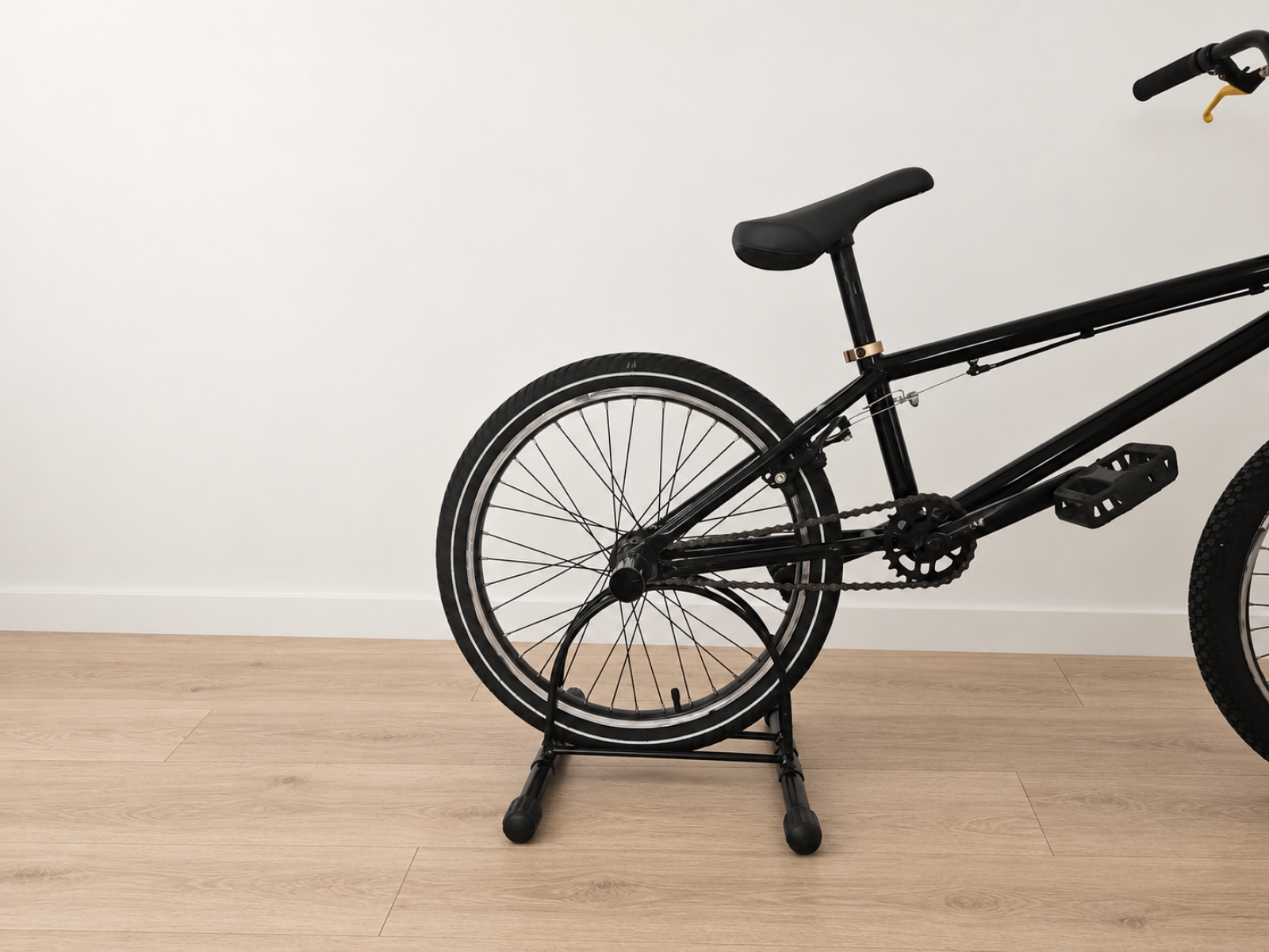 BMX nera con dettagli gialli (Nr. 57) 5