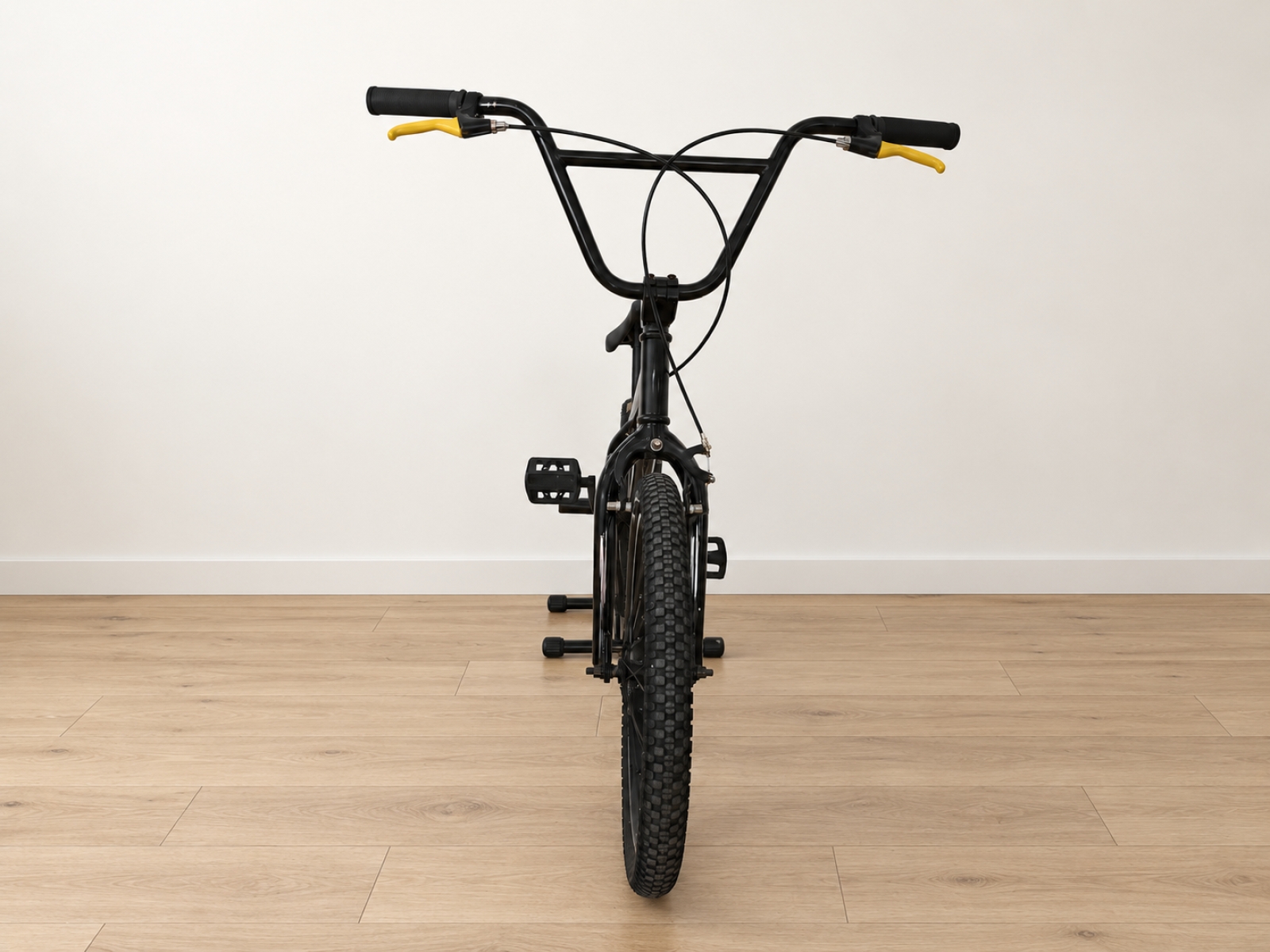 BMX nera con dettagli gialli (Nr. 57) 6