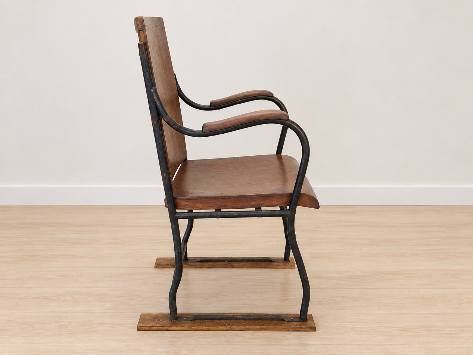 Sedia vintage legno e metallo con sedile ribaltabile a molla 5